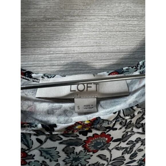 LOFT Plus Floral Petal Sleeve Mixed Media Top Small‎ - Picture 4 of 5